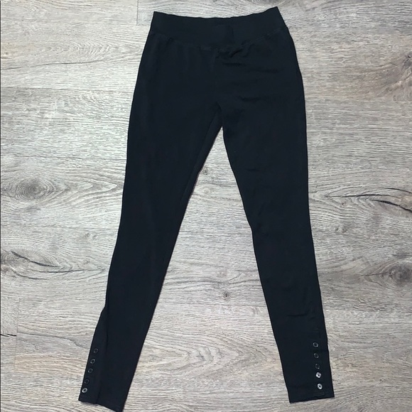 No Boundaries Button Leggings - Picture 3 of 5